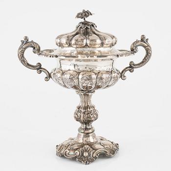 Gustaf Möllenborg, sockerskål, silver, Stockholm, 1860.