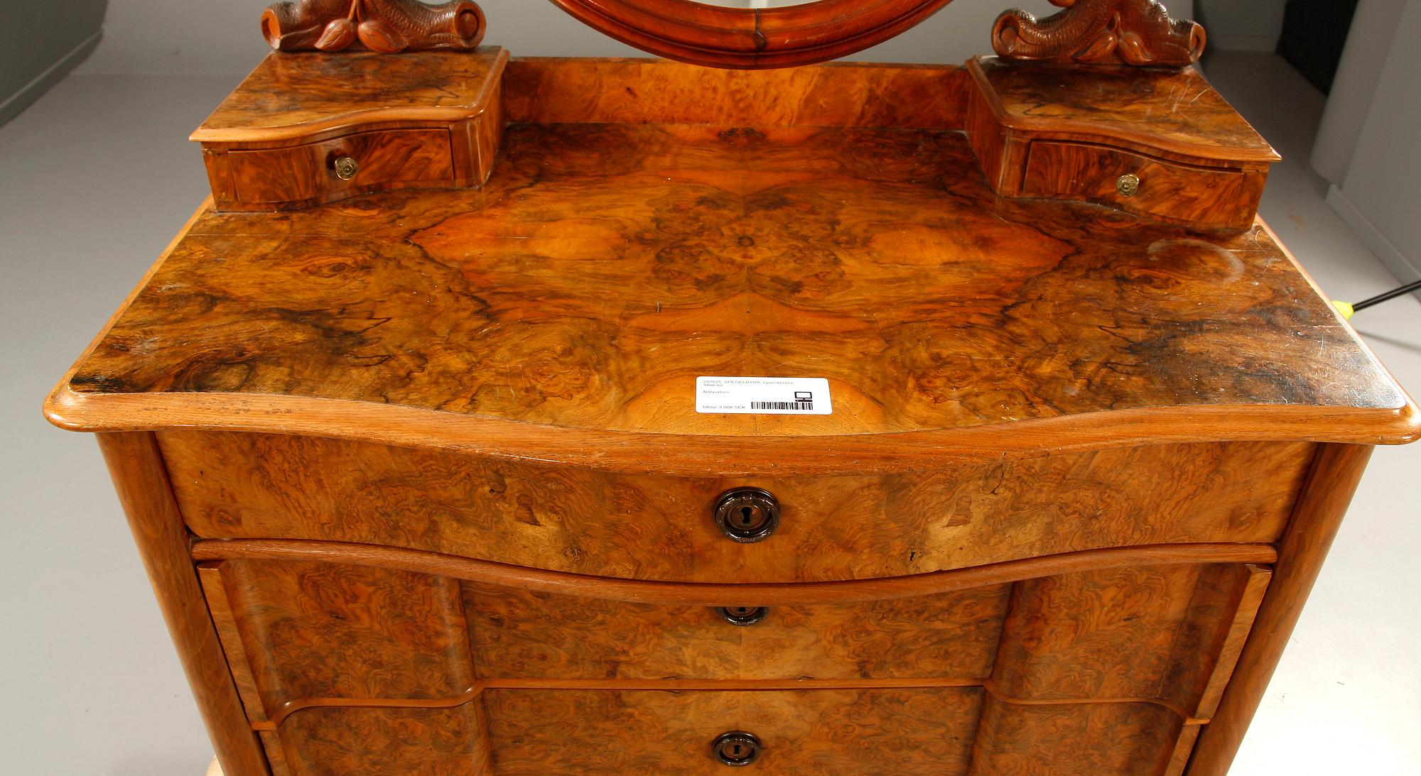 SPEGELBYRÅ, nyrenässans, 1800-tal.