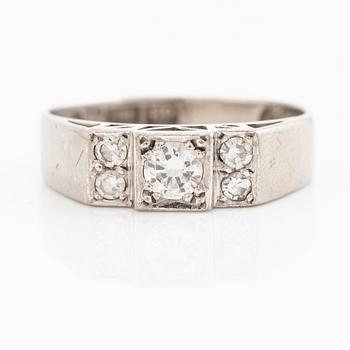 Ring, Engelbert, Stigbert, 18K vitguld med briljantslipade och åttkantslipade diamanter, 1960-tal.