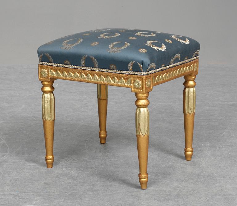 TABURETT. Sengustaviansk.