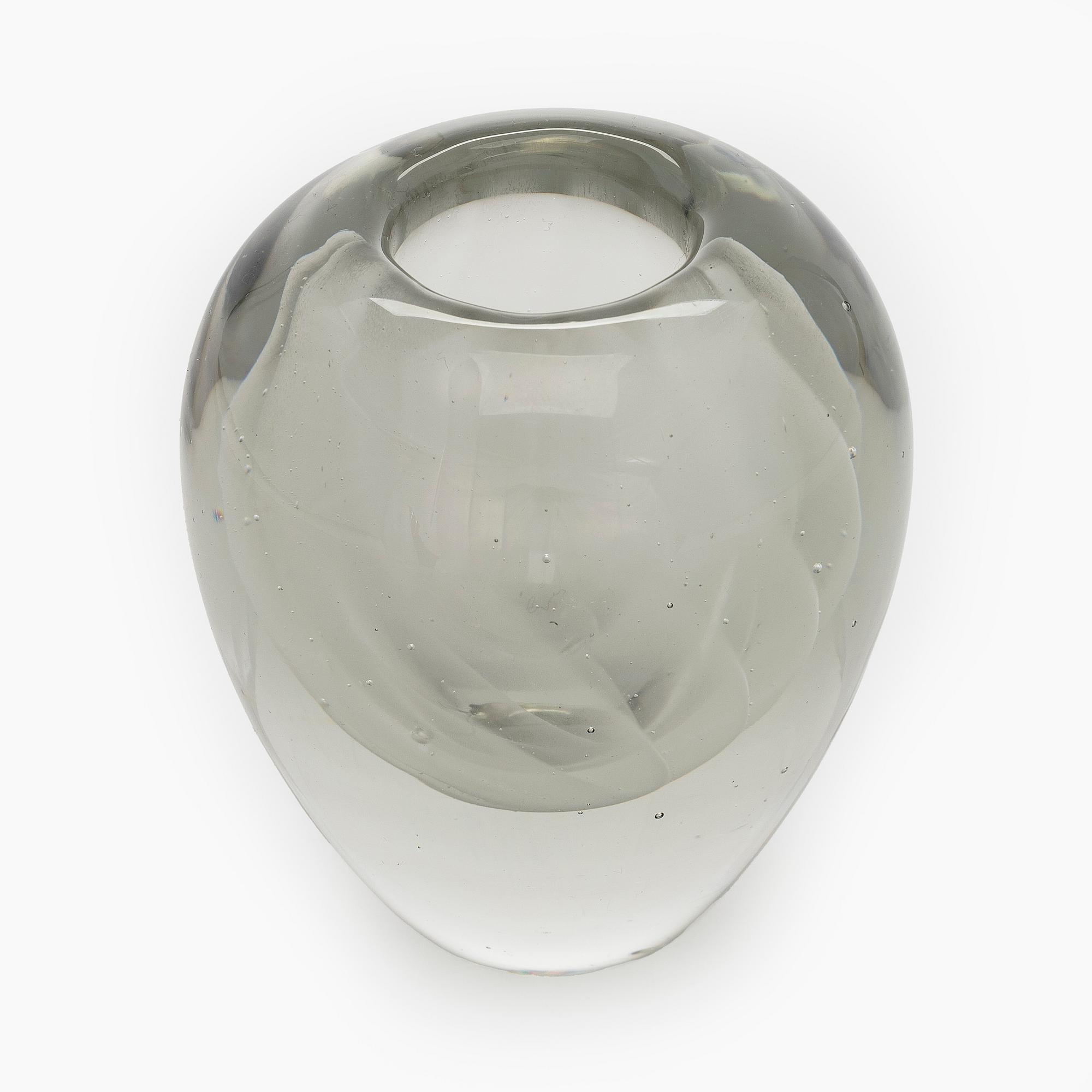 Gunnel Nyman, vas, modell "GN 33", Nuutajärvi Notsjö 1949 - 1951 osignerad.