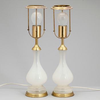 BORDSLAMPOR, ett par, glas och mässing, modell nr 2583, Josef Frank, Svenskt Tenn, 1900-talets andra hälft.