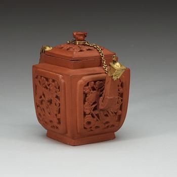 A yixing tea pot with cover, Qing dynasty.