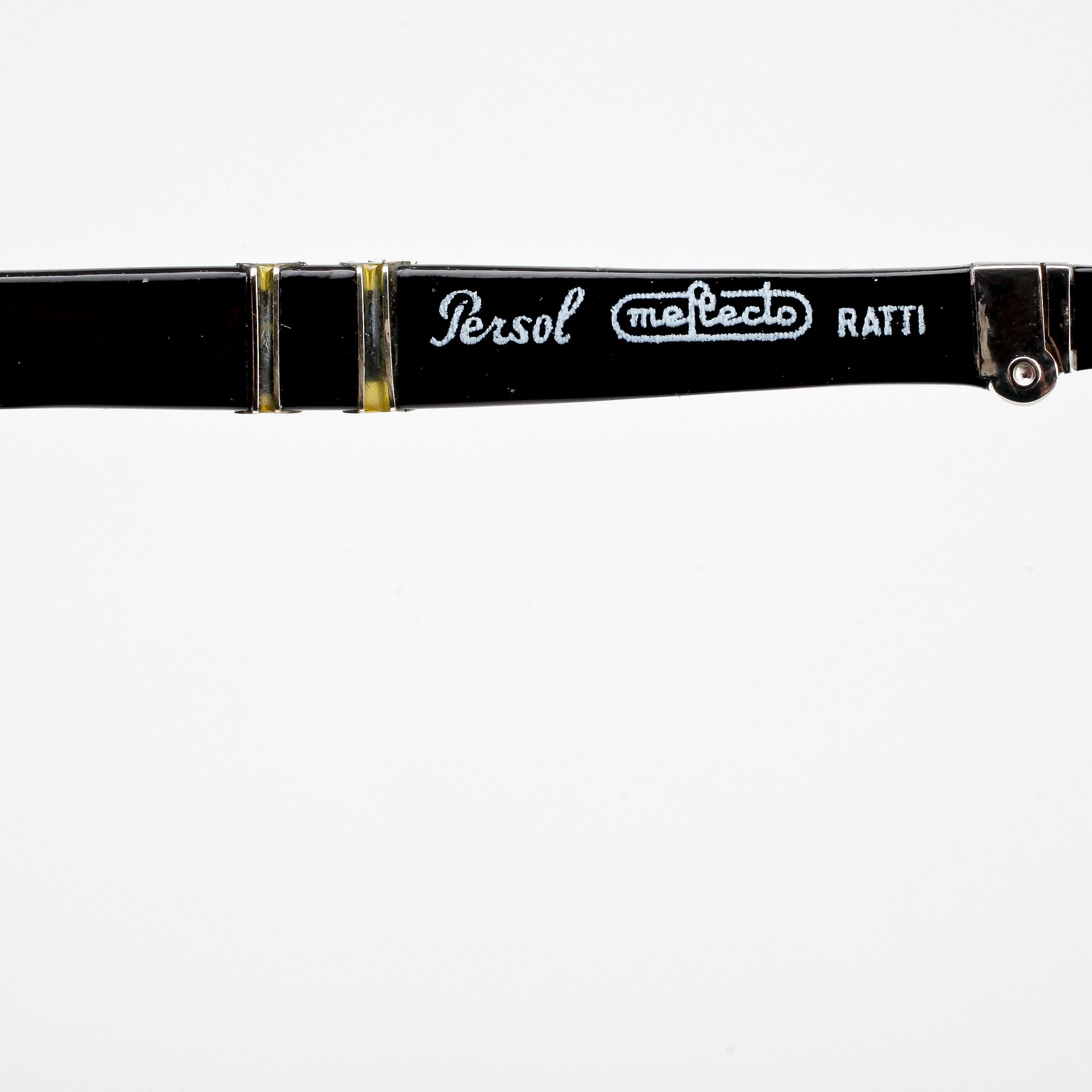 PERSOL, ett par solglasögon, "Folding", modellnr. 806.