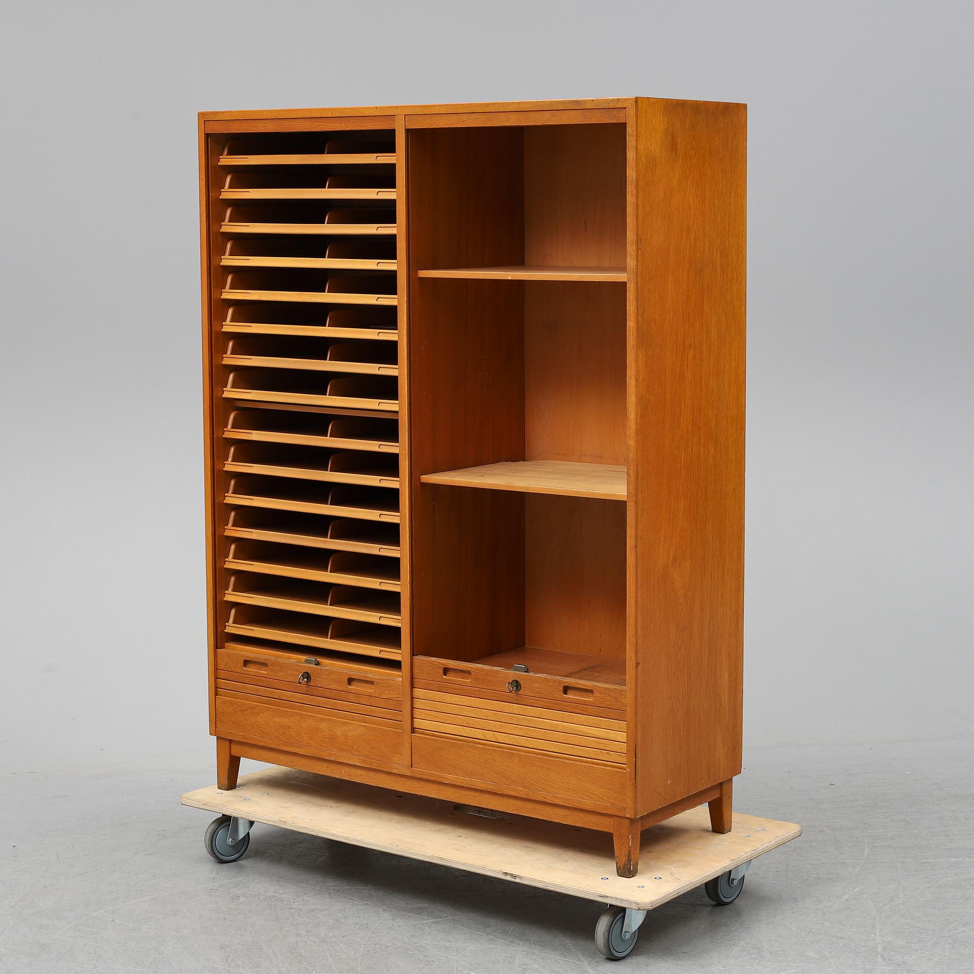 JALUSISKÅP,  1900-talets första hälft.