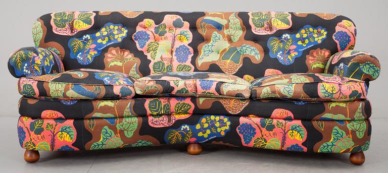 A Josef Frank three seated sofa, Svenskt Tenn, model 968.