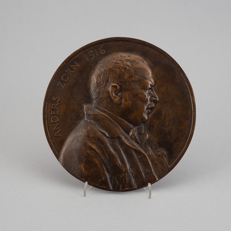 Svante Nilsson, bronsplakett. Sign. Diameter 19,5 cm.