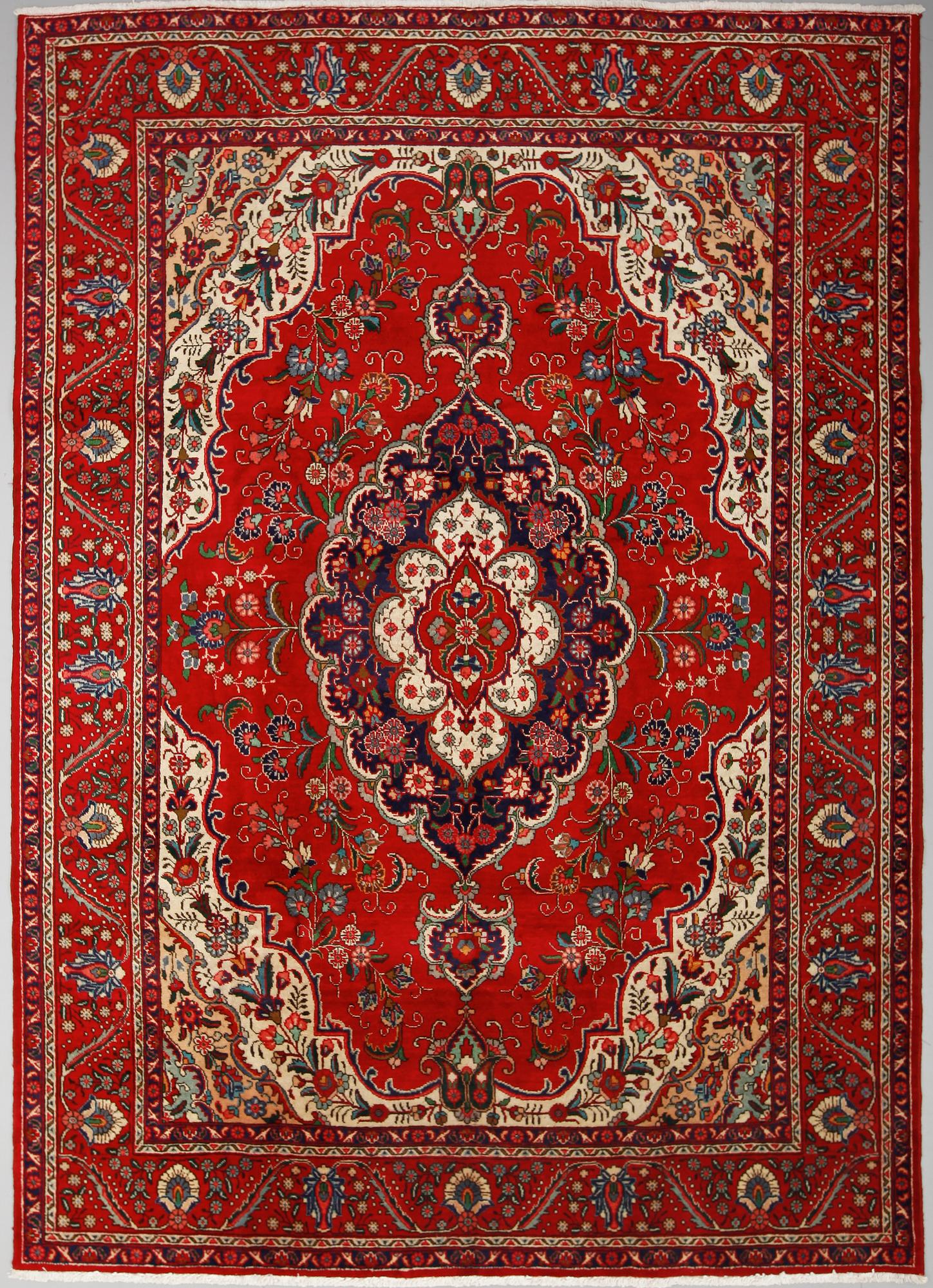 MATTA, Täbriz, ca 337 x 442 cm.