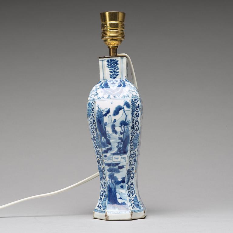 VAS, porslin. Qingdynastin, Kangxi (1662-1722).