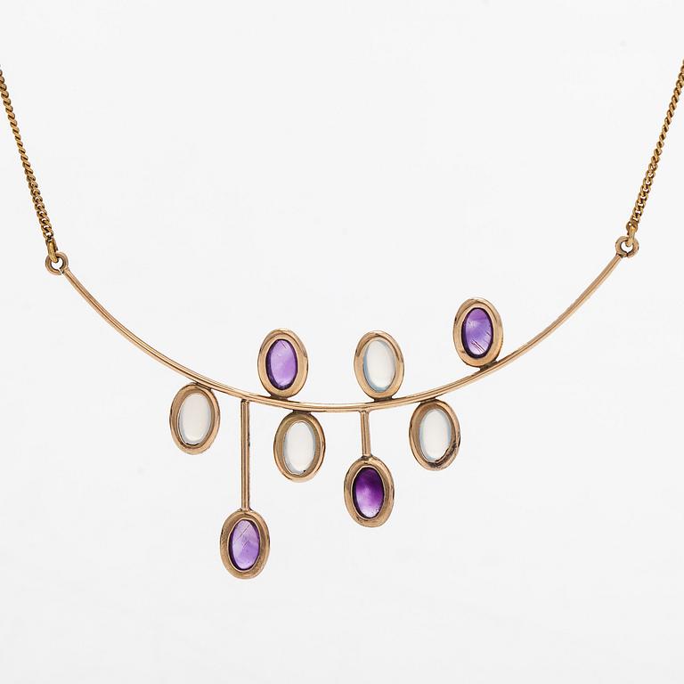 Kaulakoru, 14K kultaa, cabochonhiottu kuukvartsi ja ametisti. Suomalaiset leimat.