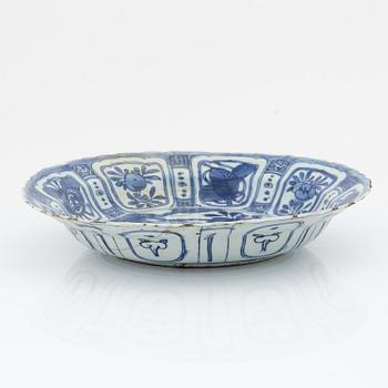 A blue and white dish, Mingdynasty, Wanli (1572-1620).