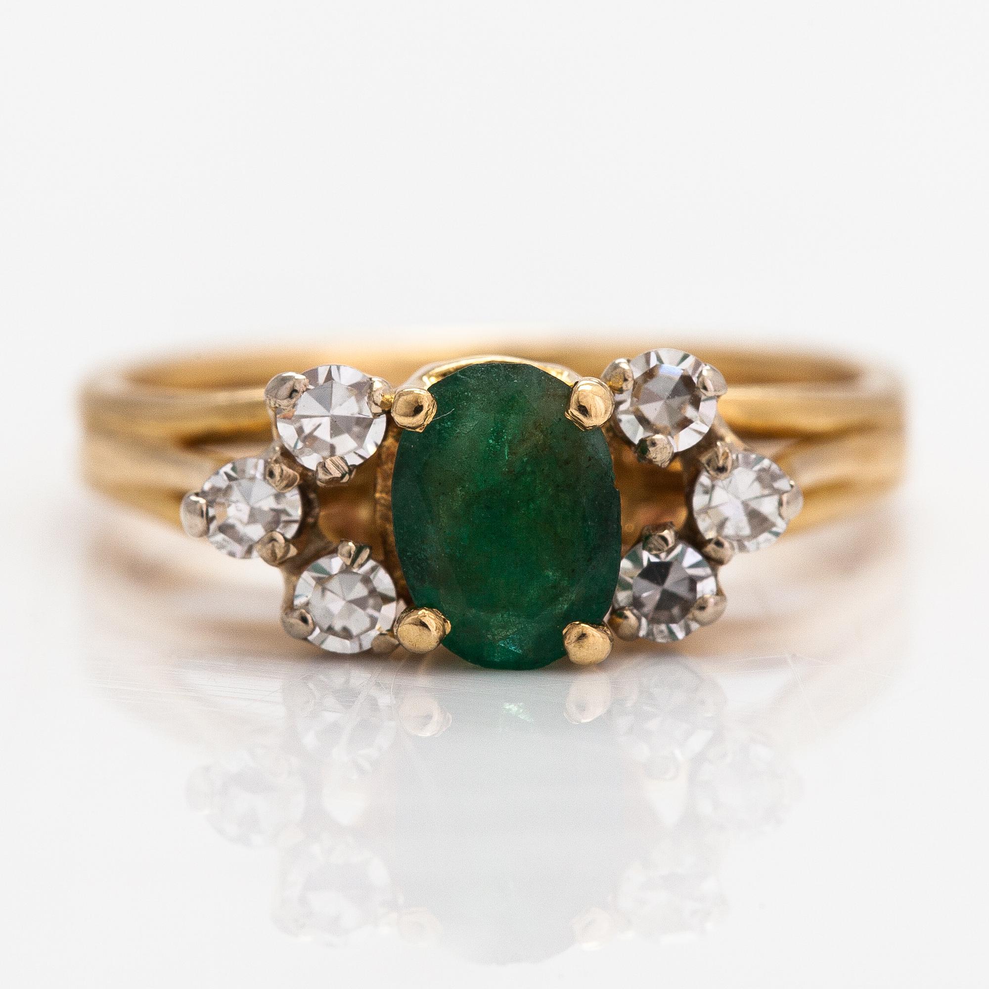 Sormus, 18K kultaa, timantteja n. 0.05 ct yht ja smaragdi.