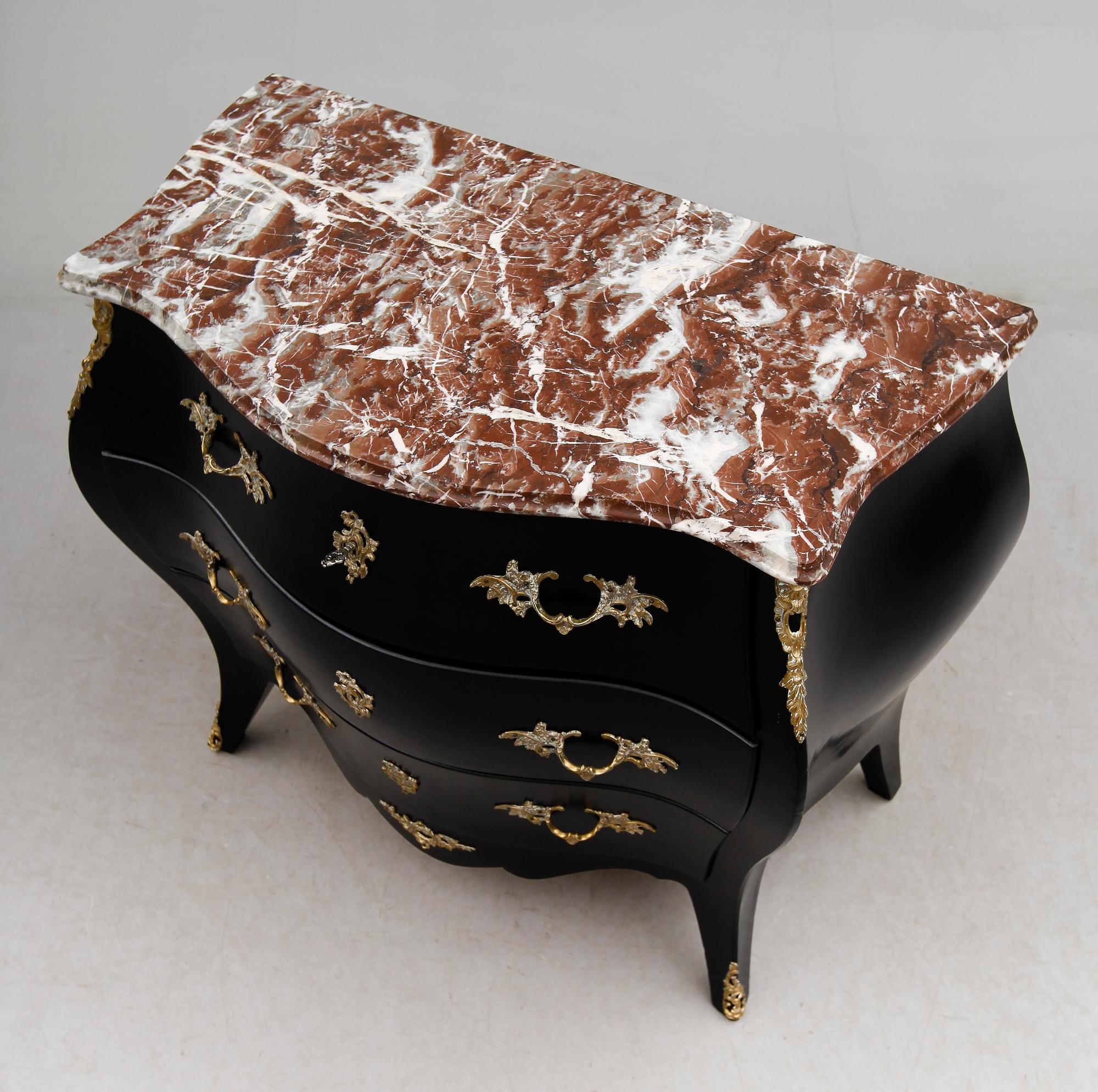 BYRÅ, rokokostil, 1900-talets andra hälft.