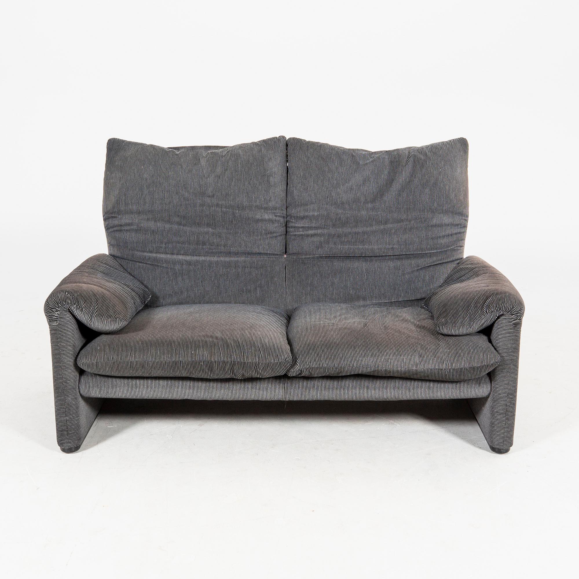 A two seat "Maralunga" sofa by Vico Magistretti for Cassina.