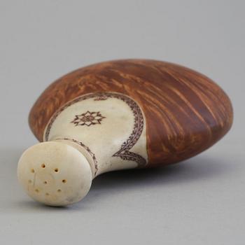 ESSE POGGATS, a Sami burr birch and reindeer horn salt flask, signed EP and dated 1987.