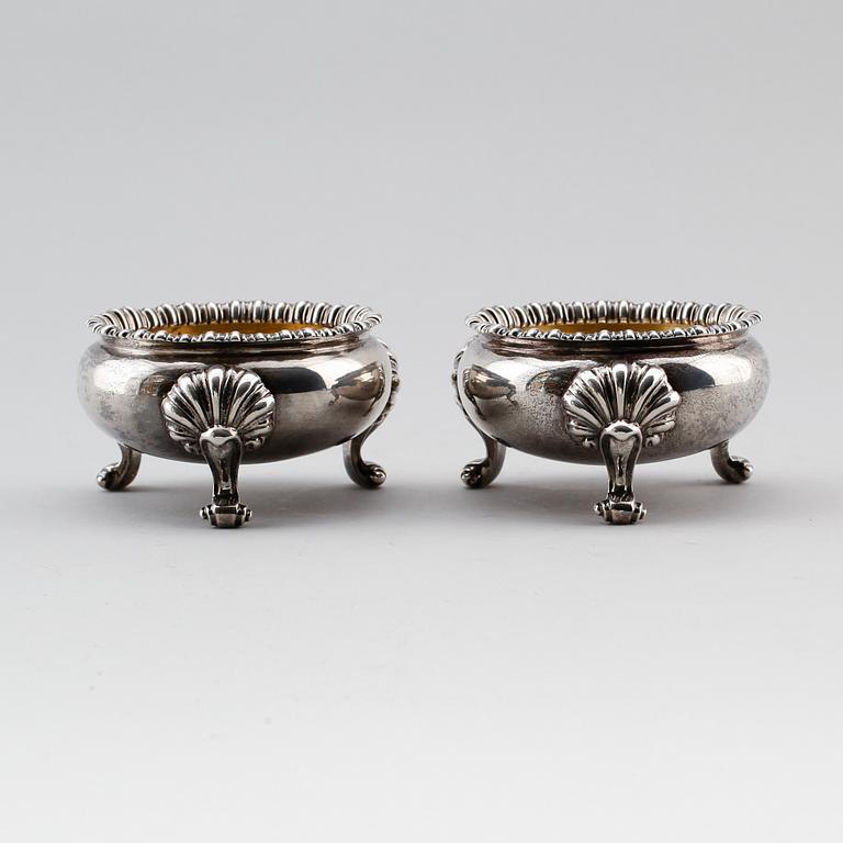 SALTKAR, 1 par, silver, Robert Garrard, Garrards, Panton Street, London, 1826. Vikt ca 351 gram.