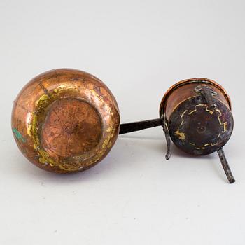 THREE 19TH CENTURY COPPER KITCHEN UTENSILS.
