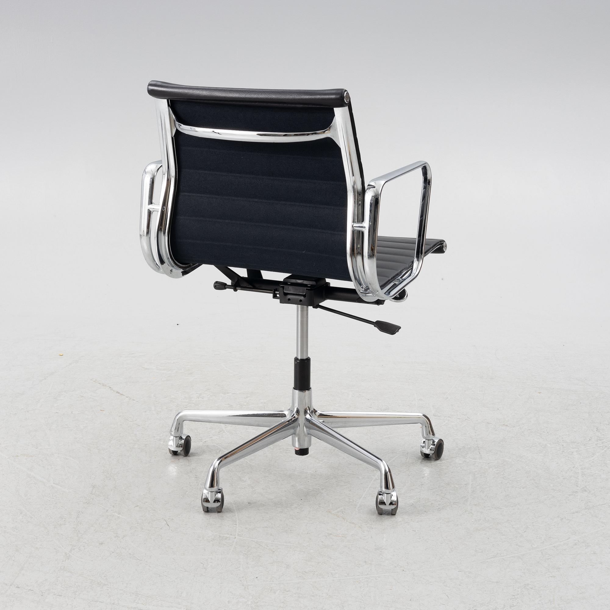 Charles & Ray Eames, karmstol, EA 117, Vitra.