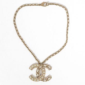 Chanel, collier, 2019.