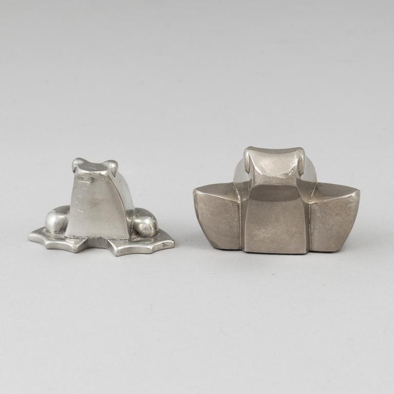 GUNNAR CYRÉN, figuriner, 2 st, silverpläterad zink. bl.a. Dansk Designs, Japan.