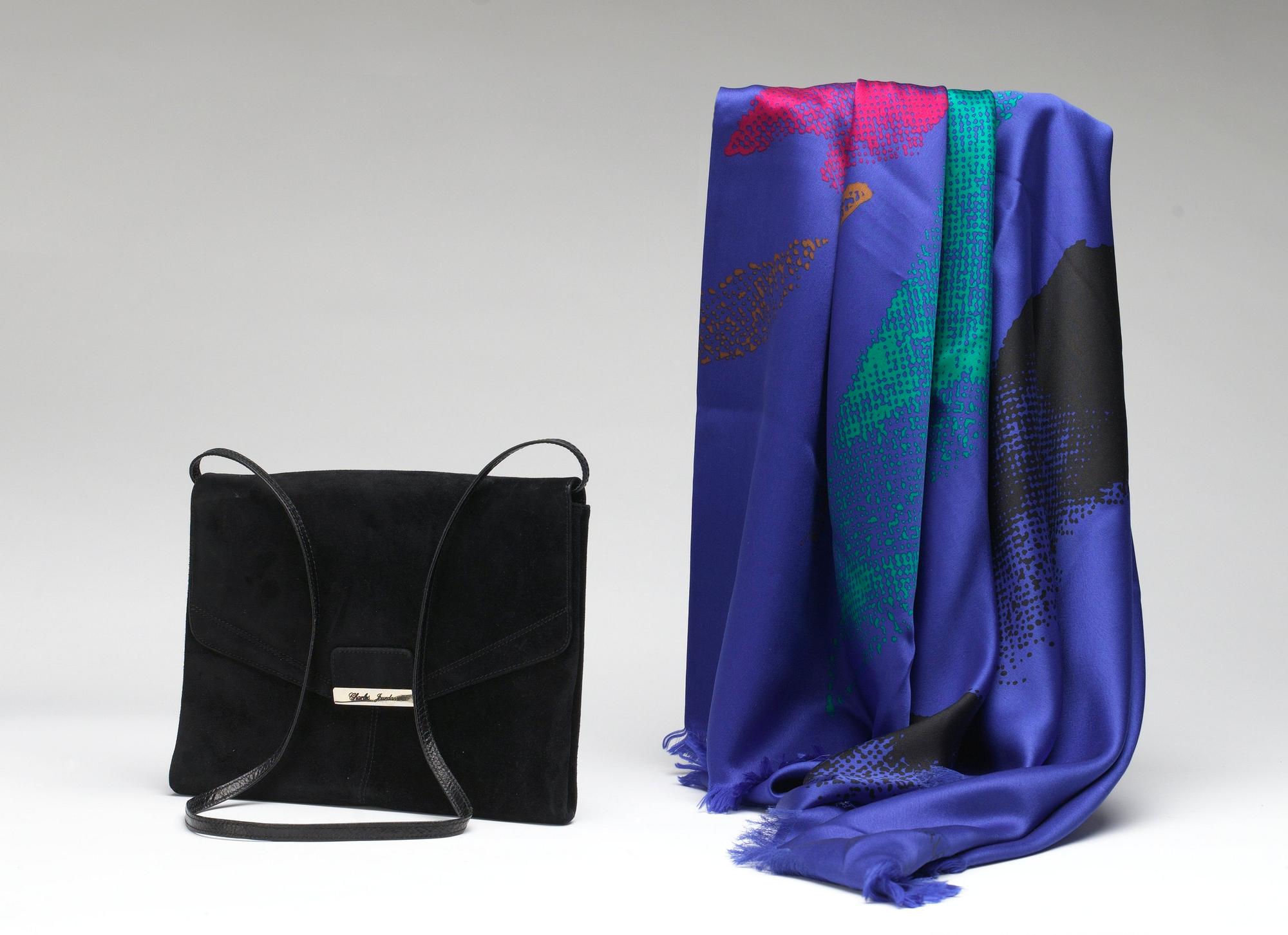 VÄSKA SAMT SJAL, Charles Jourdan.