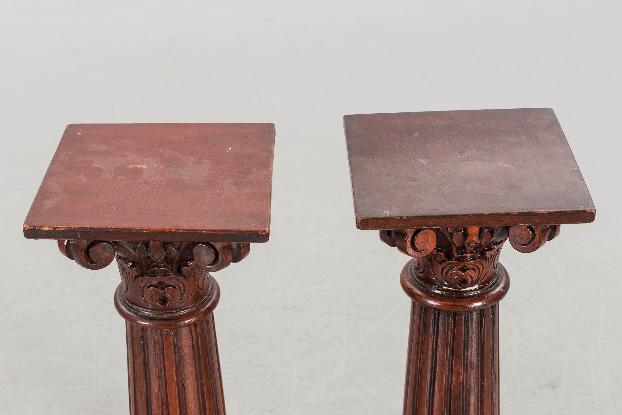 A pair of 20th century pedistals.