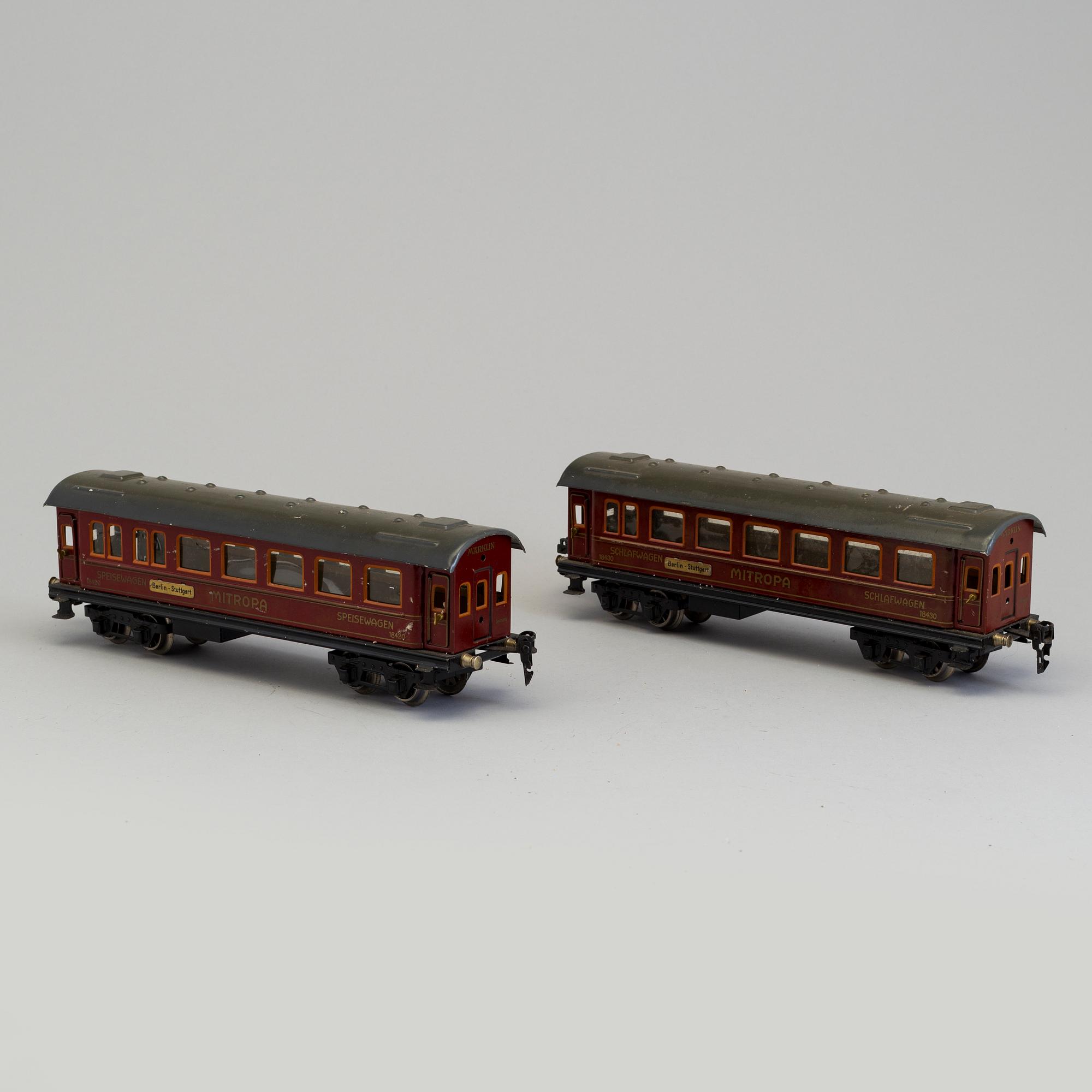 18 parts of modelltrains including Märklin, Bing Wercke, Karl Bub Germany, first half of the 20th century.
