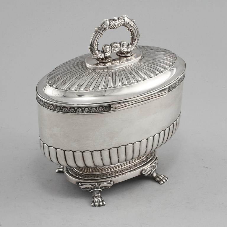 SOCKERSKRIN, silver, empire, Anders Lundqvist, Stockholm 1832. Vikt 828 g.