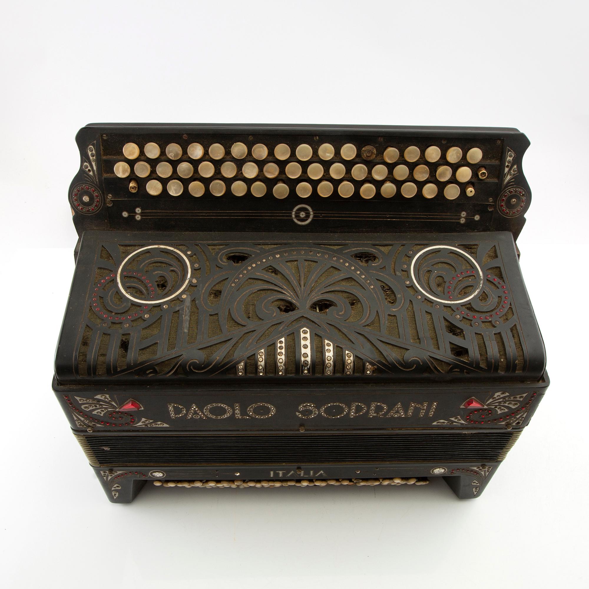 Paolo Soprani accordion Italy first half of the 20th century. Bukowskis