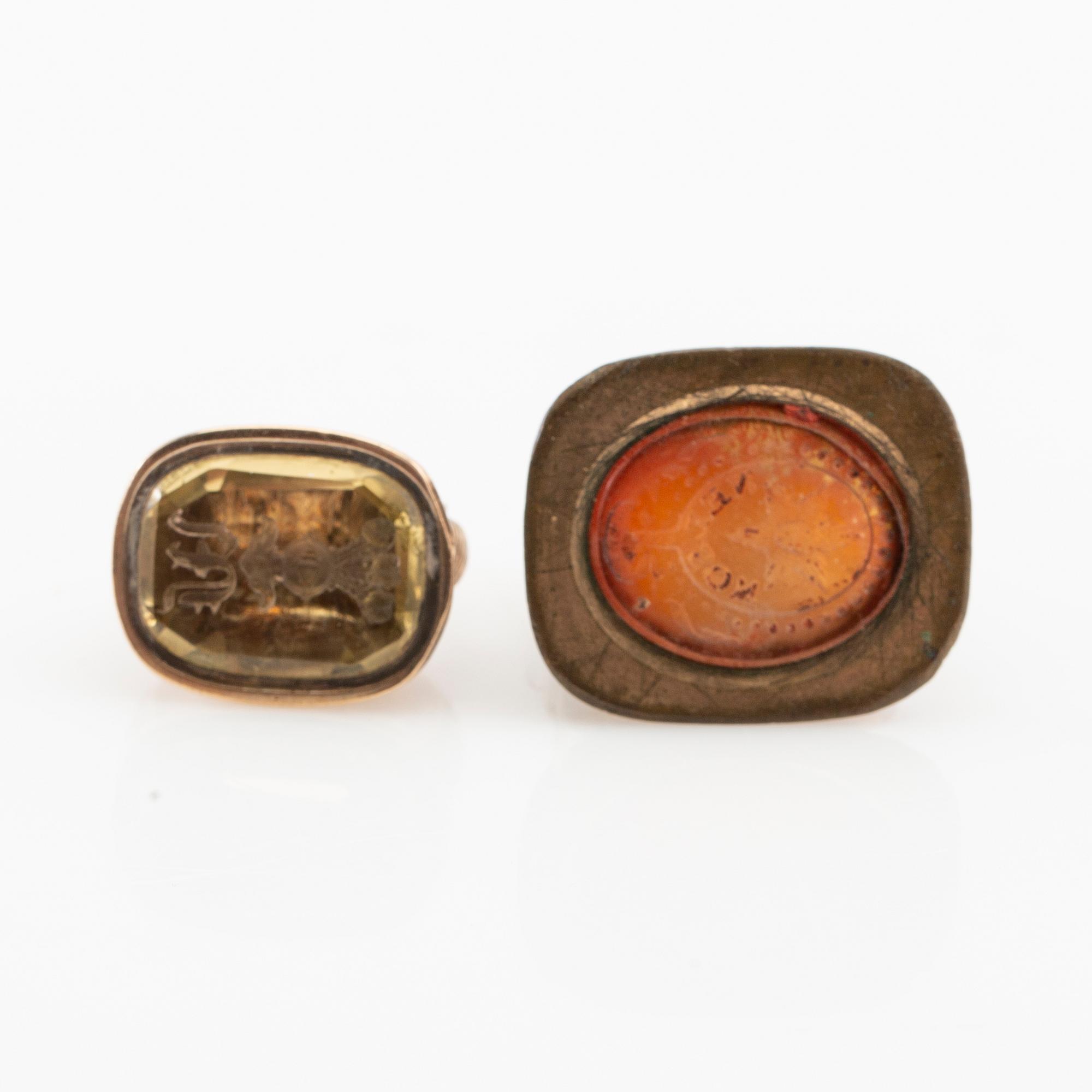 Seals two pieces, one with the arms of the Murray family.