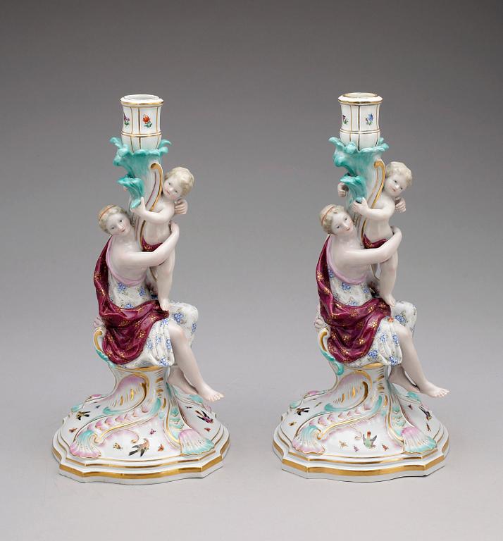 LJUSSTAKAR, ett par, porslin, nyrokoko, Meissen, Tyskland, 1800-tal.