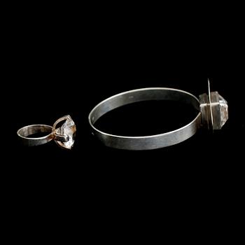 ARMBAND SAMT RING, silver, med bergkristaller, 1960-tal. Vikt ca 30 g.