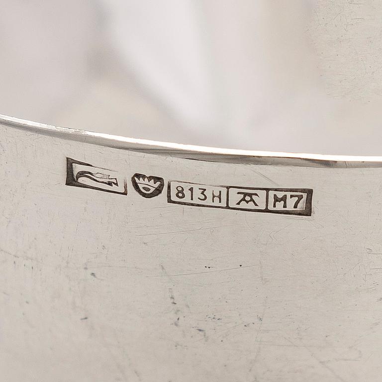 Anna-Greta Eker, Sokerikko ja kermakko, hopeaa ja mahonkia, Auran Kultaseppä oy, Turku 1965.