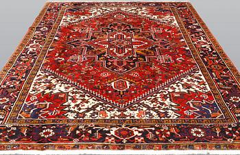 A Heriz/Gorovan carpet, ca 288 x 217 cm.