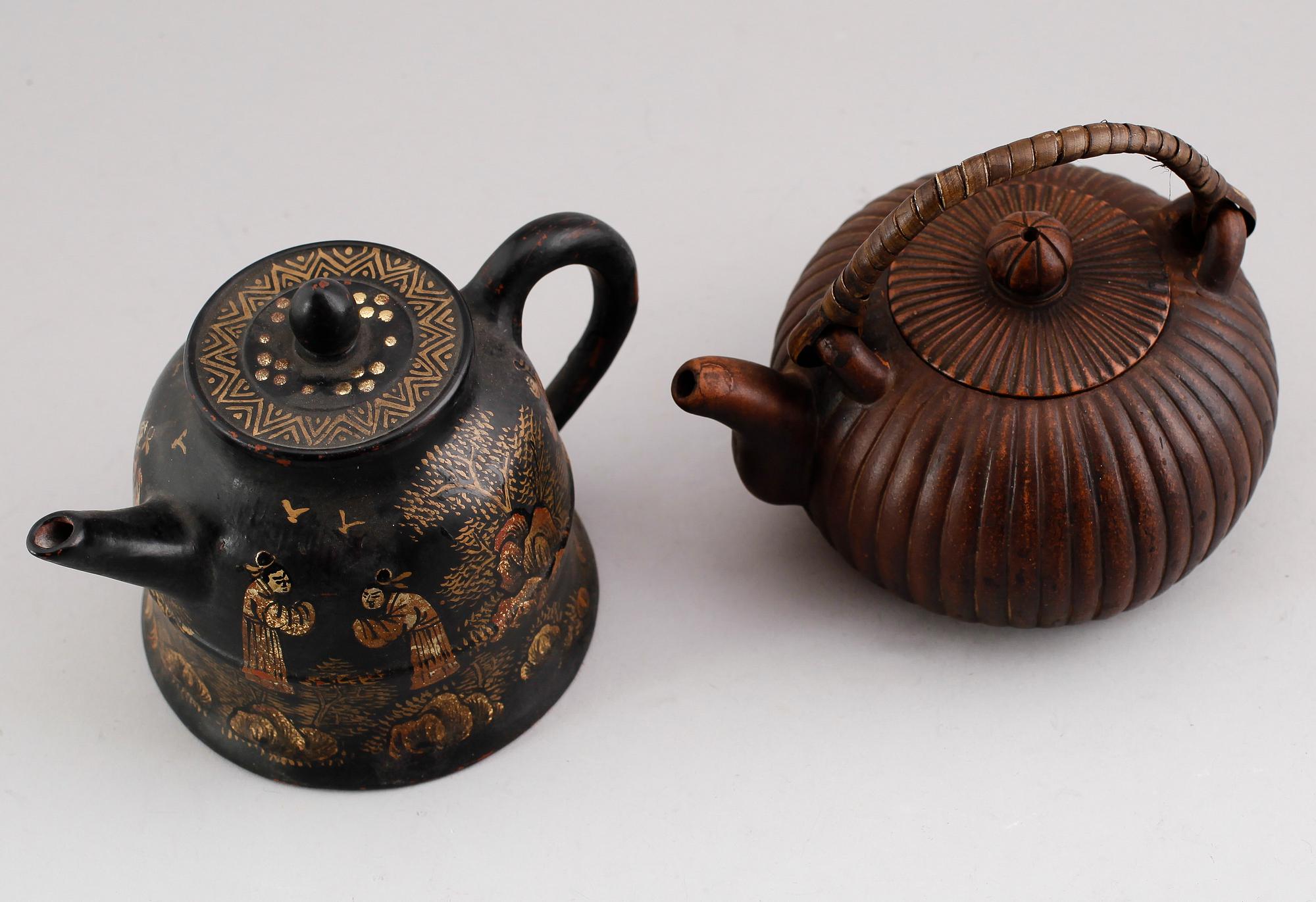 TEKANNOR, 2 st, lergods, Kina, 1900-/2000-tal.