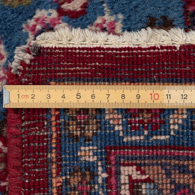 Carpet, Mesh. approx. 388 x 292 cm.