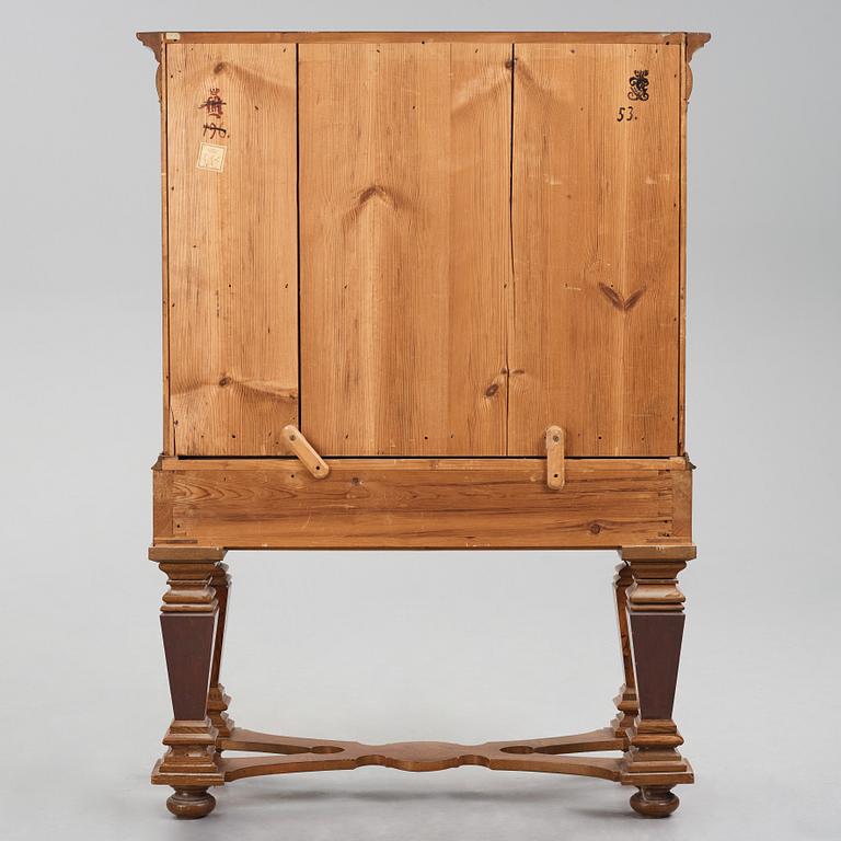 A English William and Mary (Baroque) secretaire.
