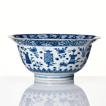Skål, porslin. Qingdynastin, Kangxi (1662-1722).