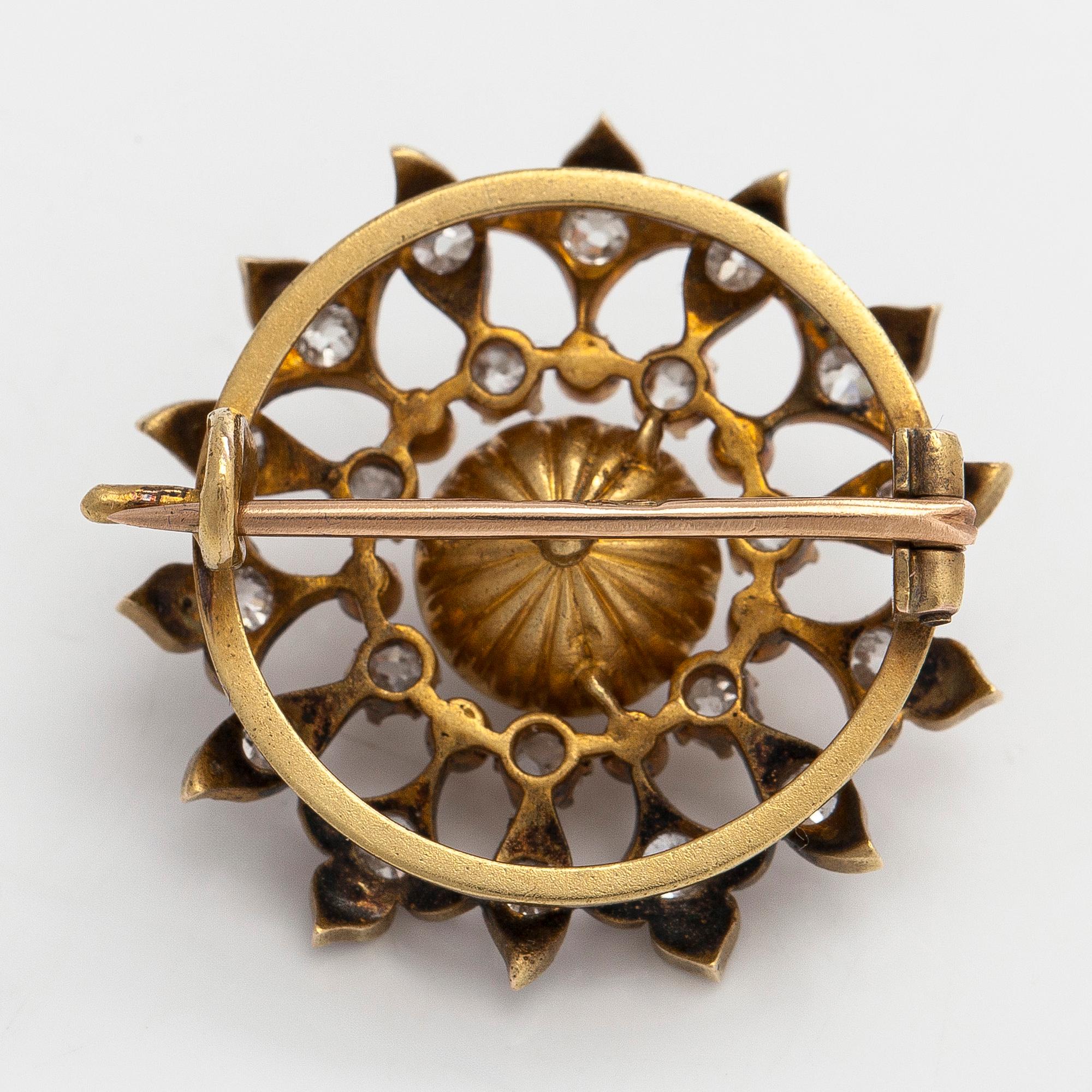 Brosch, 14K guld med gammal- och rosenslipade diamanter samt odlad pärla, Ryssland.