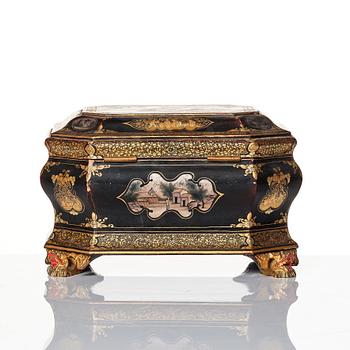 Teskrin, lackerat med insats av tenn. Qingdynastin, 1800-tal.