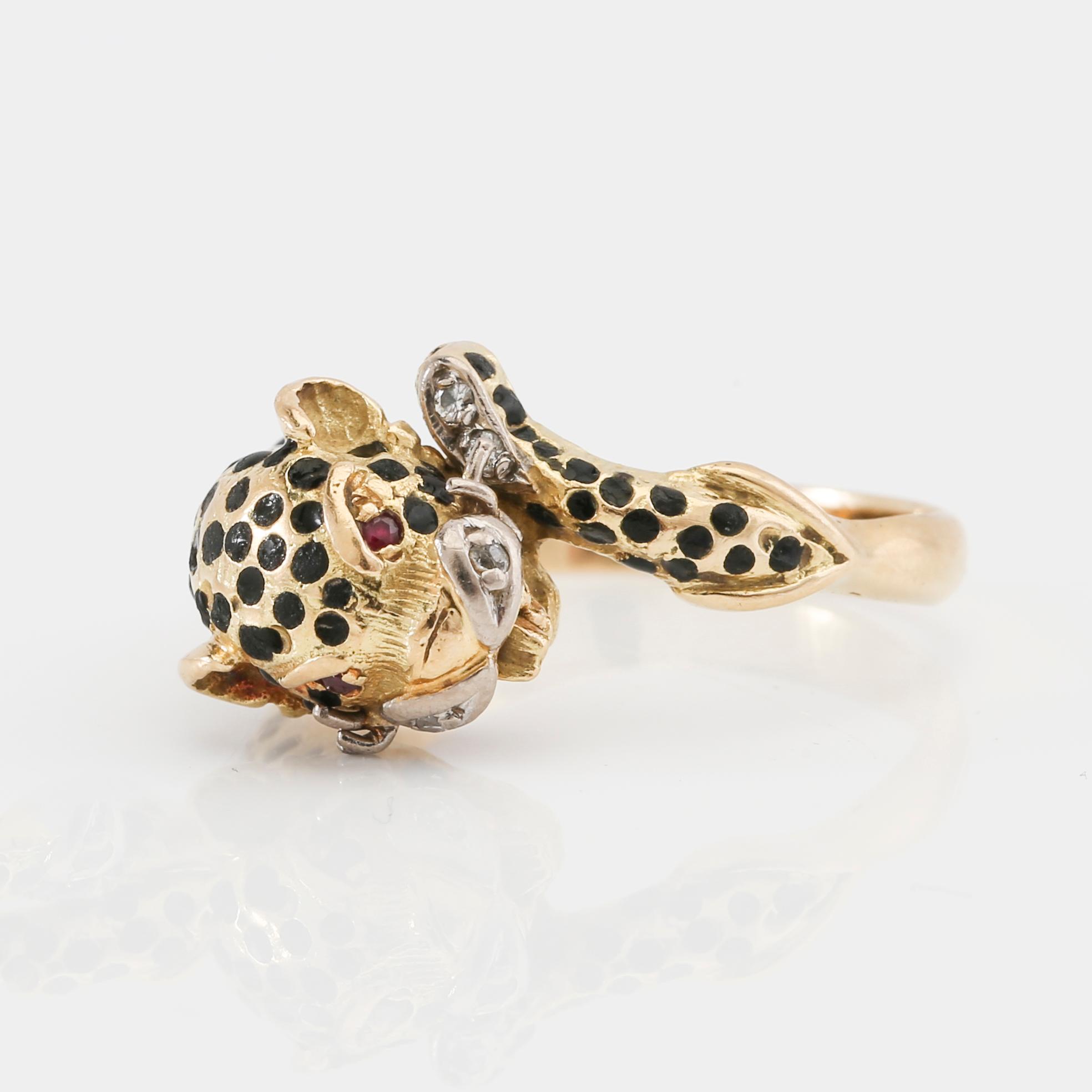 Ring 18K guld med diamanter och emalj.
