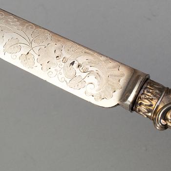 a english EPNS cutlery service with 38 pieces from the late 1800's.