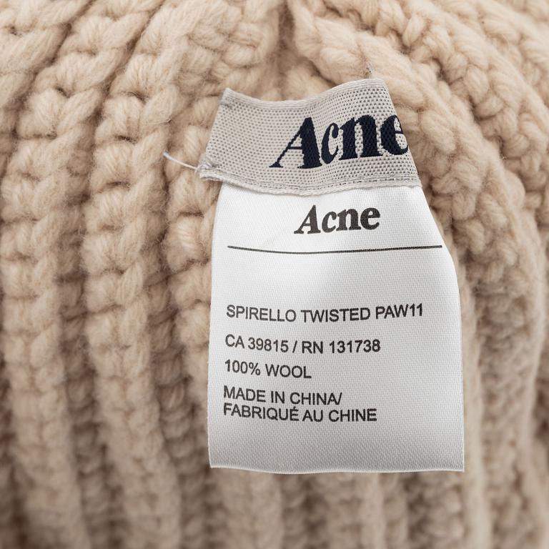 ACNE, tre mössor.