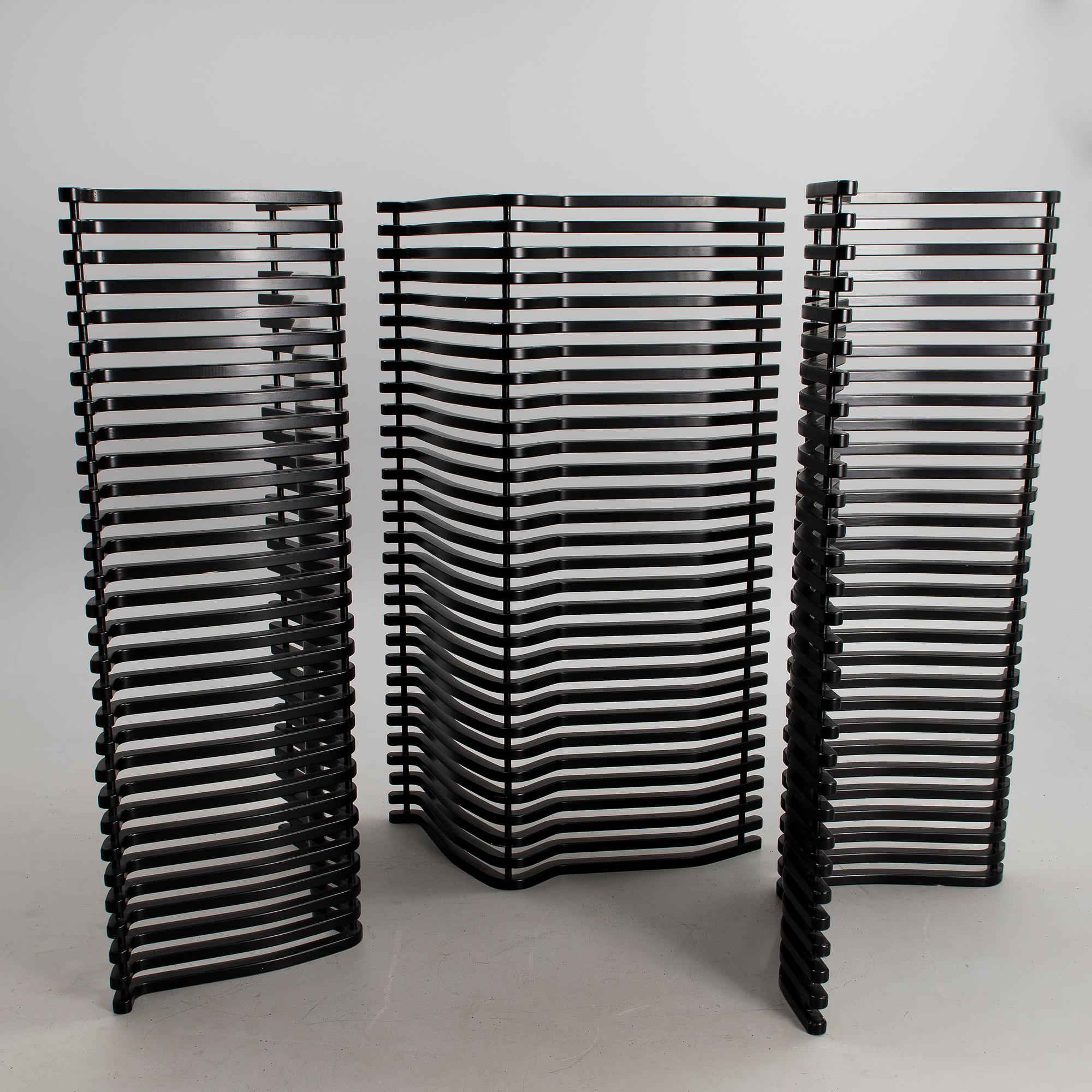 KARI ASIKAINEN, A SET OF THREE ROOM SCREENS. Scheletro. Martela 1980-1989.