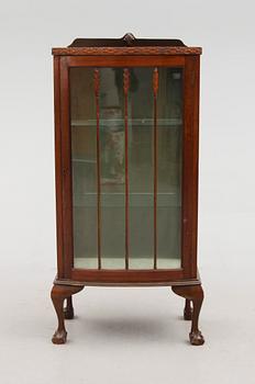 VITRINSKÅP, England, 1900-talets första hälft.