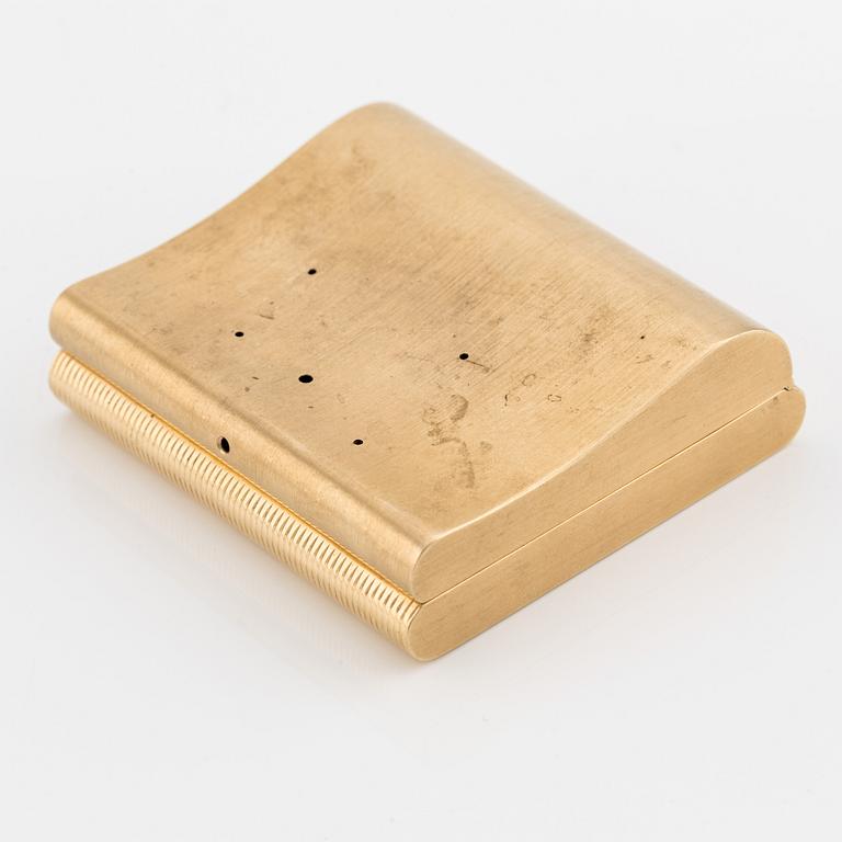 18K gold vanity case.