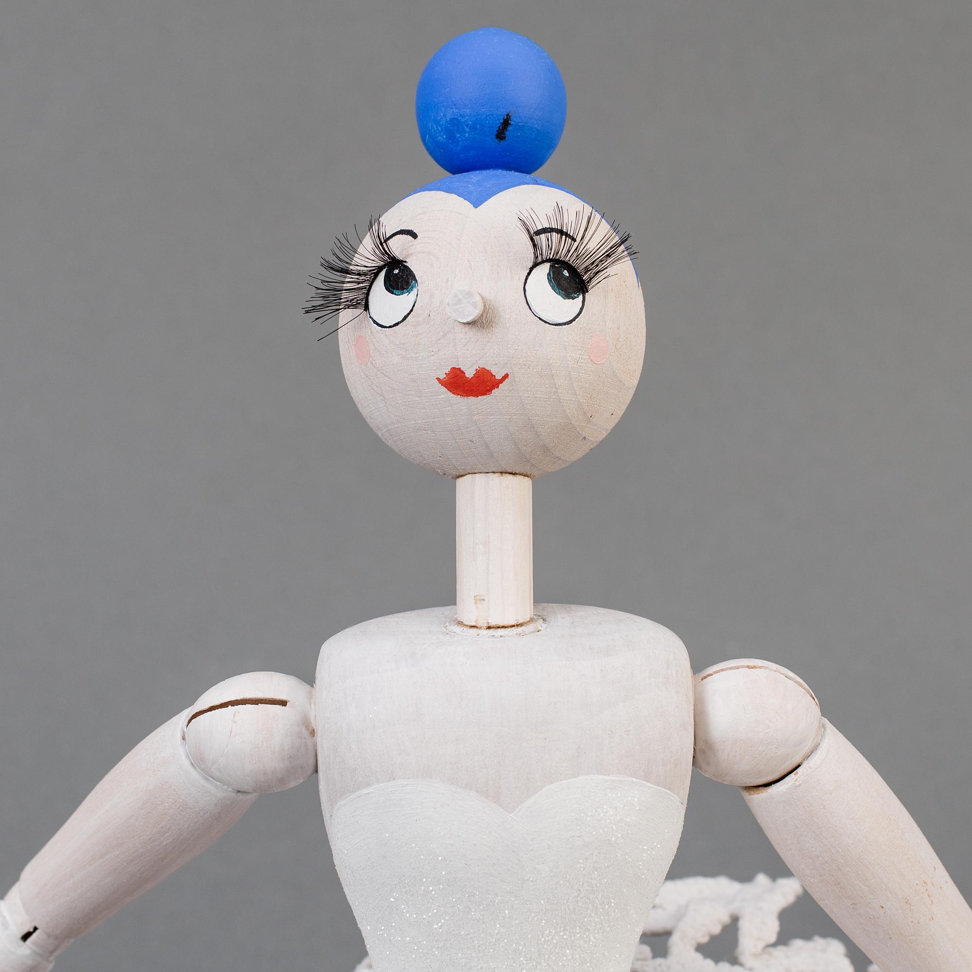 Two ballerinas made by JoAnn Tan Studio for NK 2016.