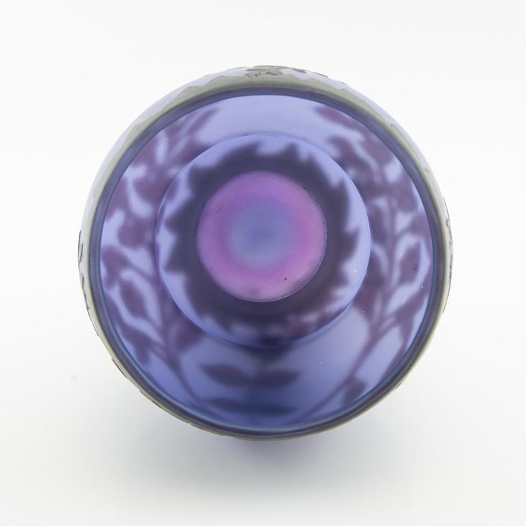 Vase, signed Richard Art Nouveau early 20th century.