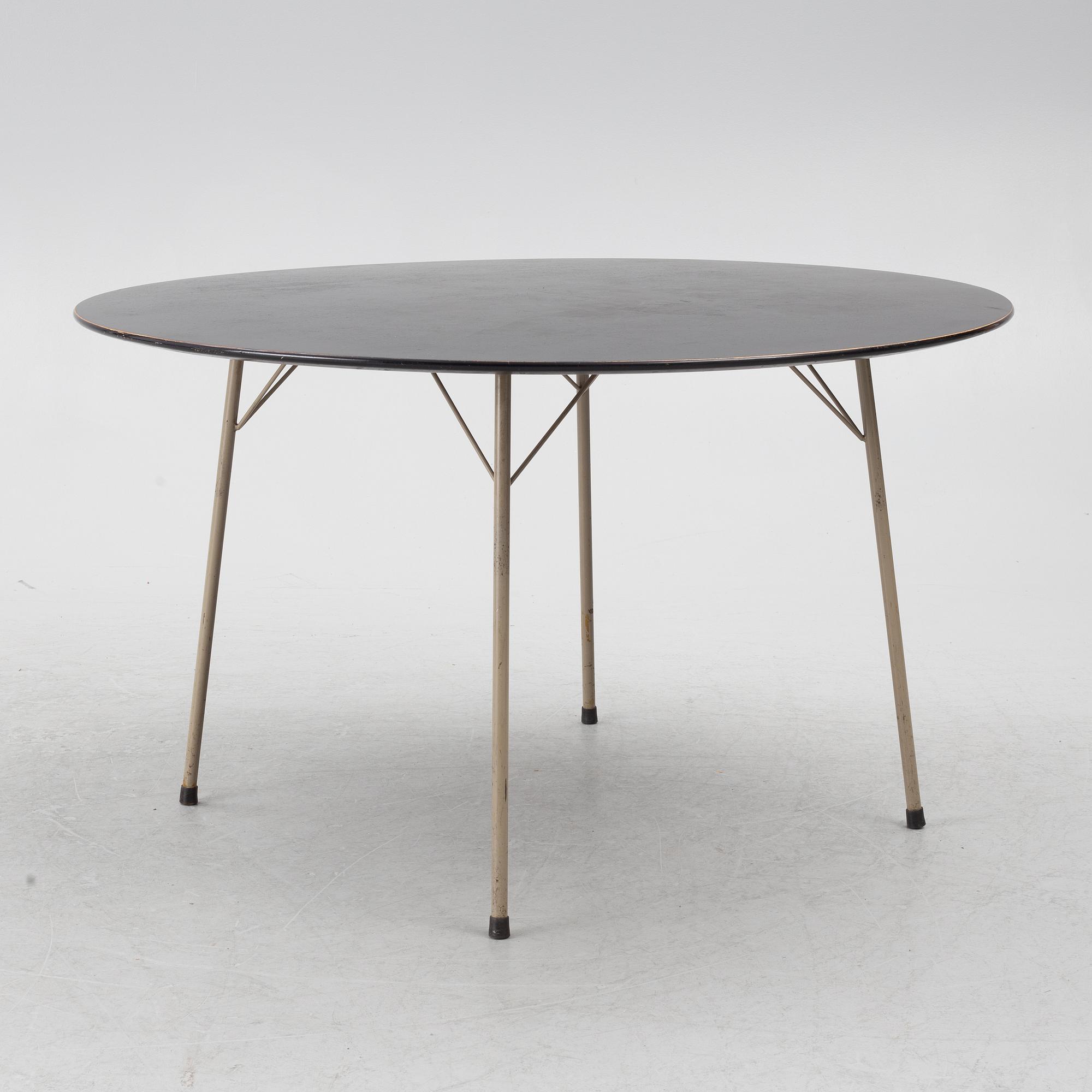 Arne Jacobsen, dining table, model 3600, Fritz Hansen, Denmark.
