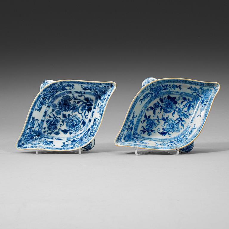 A pair of blue and white sauce boats, Qing dynasty, Yongzheng (1723-35).